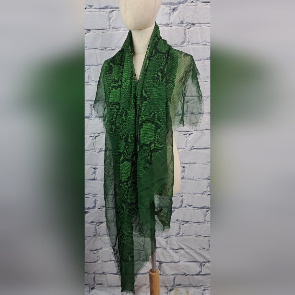 Burberry Women's Scarf Green Reptile Snakeskin 100% Silk Italy 70" x 40"